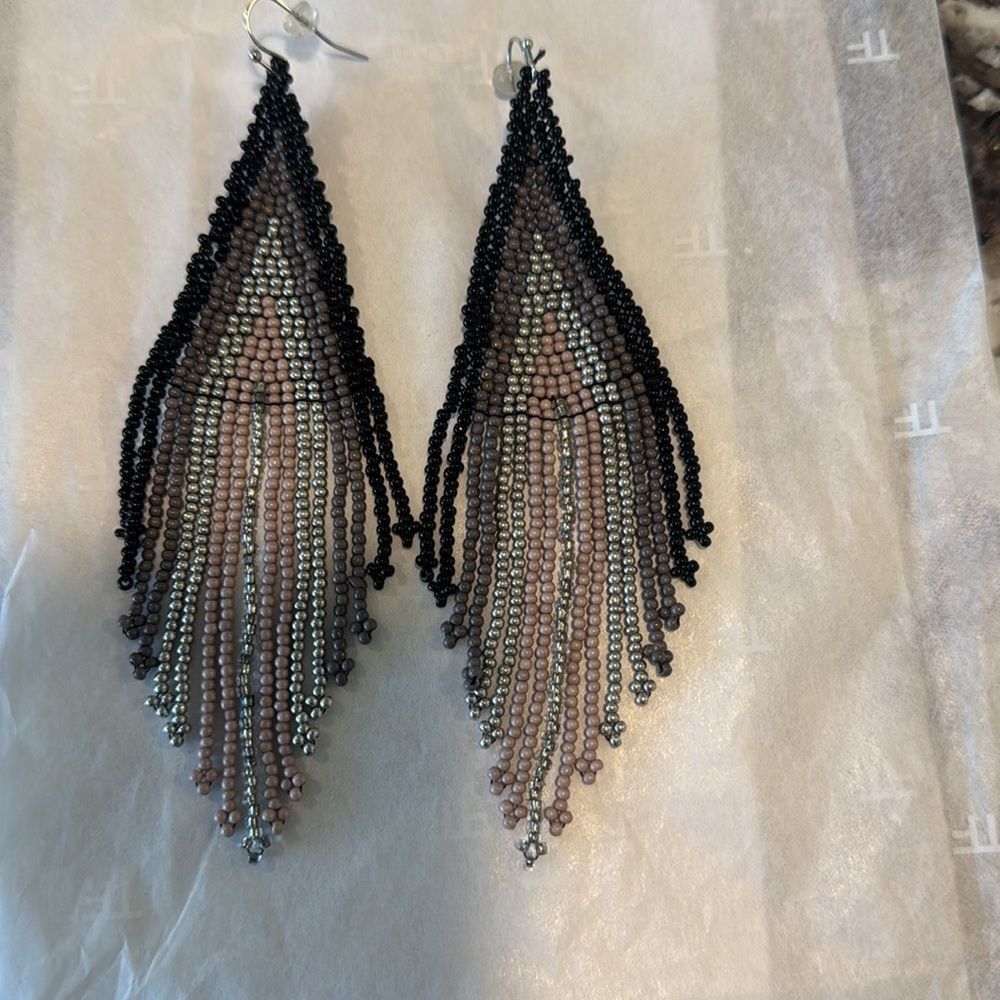 These gorgeous Free People ombré earrings feature black, grey, and silver tones. - Picture 3 of 4
